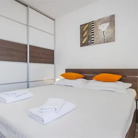 公寓 Of Murter, One Bedroom